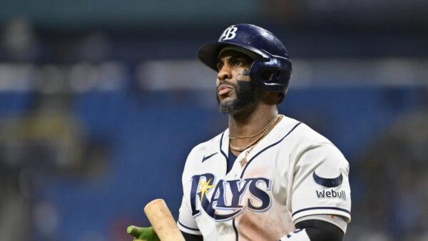Yandy Diaz, do Rays, sai com distensão no ombro, considerada cotidiana