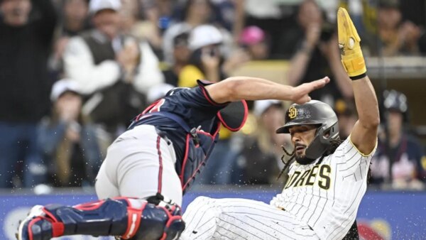 Padres derrota Braves no single de 10ª entrada de Manny Machado
