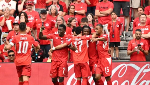 Canadá fica aquém na derrota por 2 a 1 para a Suíça, ambos avançam para as oitavas de final
