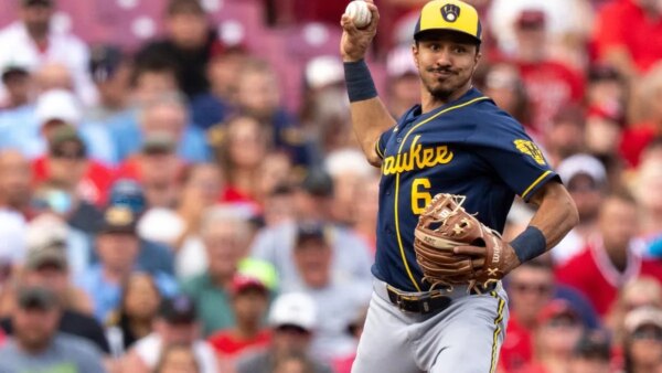 Andrew Vaughn e Brewers ganham liderança e resistem aos Reds