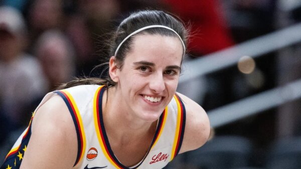 A estrela do Fever, Caitlin Clark (de volta), sai contra Sparks