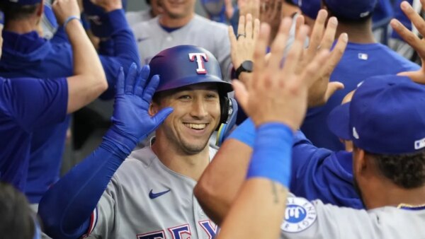 Rangers aumentam vantagem de 6 corridas e seguram Blue Jays