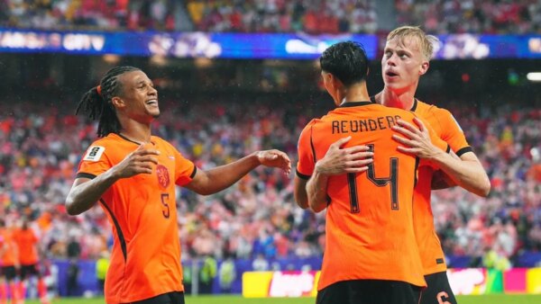 Holanda ganha vantagem de 2 gols contra a Tunísia e vence o Grupo F