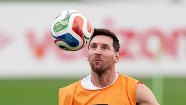 Lionel Messi começará a final do grupo da Argentina no banco