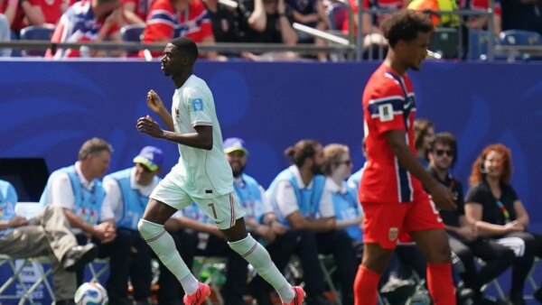 O hat-trick de Ousmane Dembele ajuda a França a derrotar a Noruega e a vencer o Grupo I