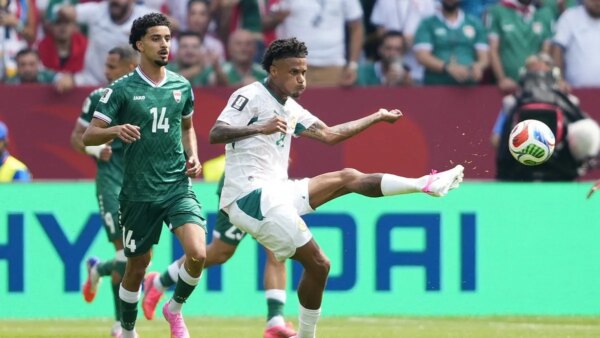 Senegal consegue vitória por 5 a 0 sobre o Iraque, com 10 jogadores, e mantém vivas as esperanças de nocaute