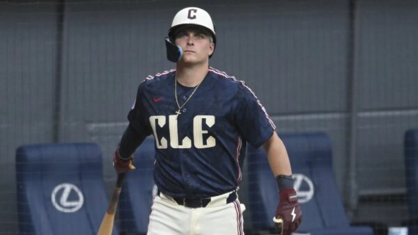 Cooper Ingle, dos Guardians, aproveita a corrida antes da final contra os Mariners
