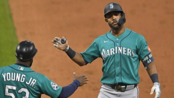 Mariners derrotam Guardians no final de jogo com pontuação baixa