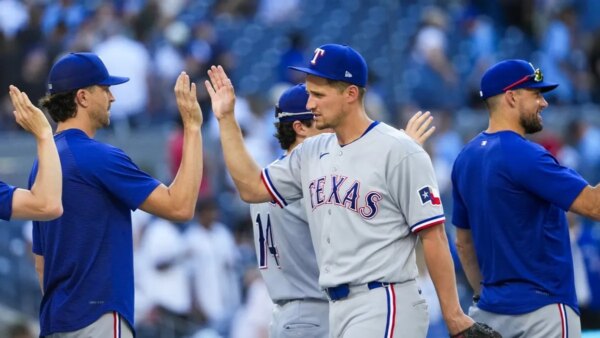 Rangers confiantes buscam varredura na série de Blue Jays cambaleantes