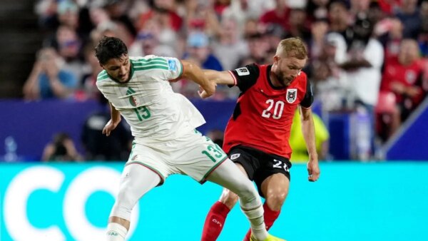 Áustria consegue empate no último minuto contra a Argélia e chega às oitavas de final
