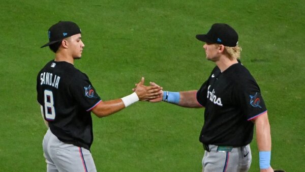 Surging Marlins almeja uma varredura em série sobre os Cardinals