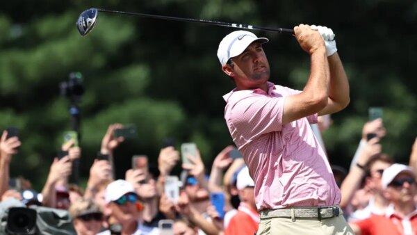 Scottie Scheffler e Viktor Hovland foram para o playoff de segunda-feira no Travelers