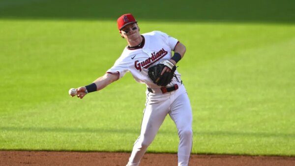 Cameron Cauley dá a quinta vitória consecutiva do Rangers na estreia na MLB