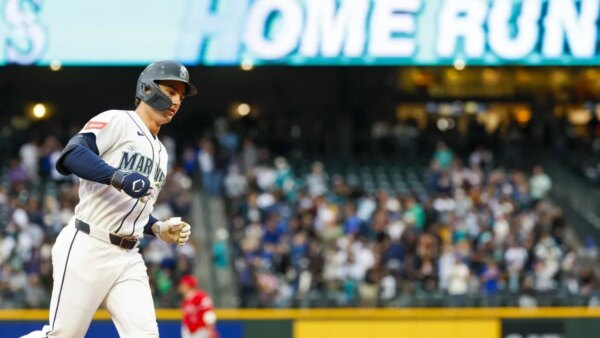 Cole Young (2 HRs), George Kirby (8 IP) guiam os Mariners além dos Anjos