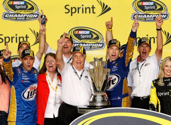 “Penske de volta ao Dodge”: fãs da NASCAR especulam em meio a relatos do potencial retorno de Dodge à Cup Series em 2027