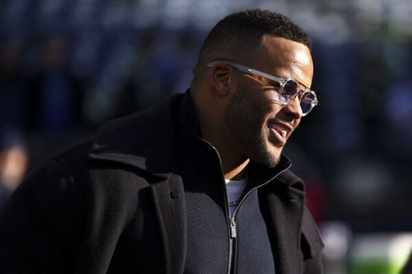 O segurança do Rams, Kam Curl, revela seus pensamentos sobre a recente ausência de Aaron Donald em meio a rumores de não aposentadoria