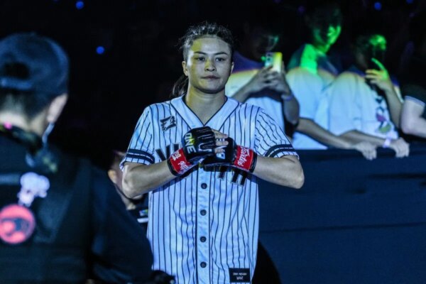 “Eu mal consigo fazer minha própria maquiagem!” – Stamp ri de um futuro na influência da beleza e se compromete com uma vida inteira nas artes marciais