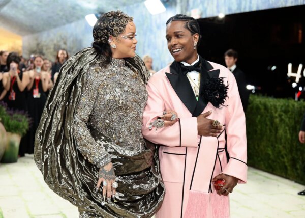 ‘Disrespectful to Rihanna’: A$AP Rocky indigna os fãs ao mostrar amor às mulheres durante seu show no Arizona