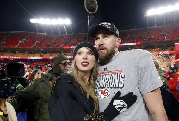 “Taylor Swift está à solta”: os fãs da NFL reagem à “jogada clássica” da noiva de Travis Kelce de deixar a mansão de Rhode Island em meio a rumores de casamento com Chiefs TE