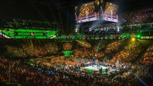 WWE: QUEBRANDO: O atual campeão da WWE anuncia que se casou com outra estrela na gravação do SmackDown