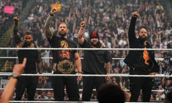 QUEBRANDO: Palavra nos bastidores sobre se a corrida pelo título da WWE de Roman Reigns está terminando; Novo membro da Bloodline em breve
