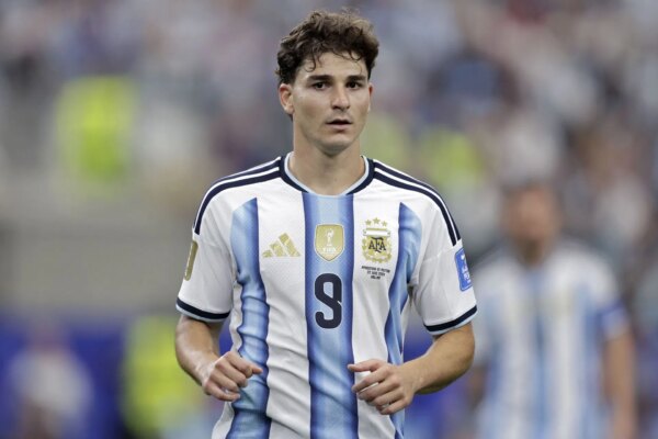 O Atlético de Madrid quer que o time do PL inclua uma estrela de £ 64 milhões no acordo de troca por Julian Alvarez, já que este último exige a saída do clube na Copa do Mundo da FIFA: Relatórios