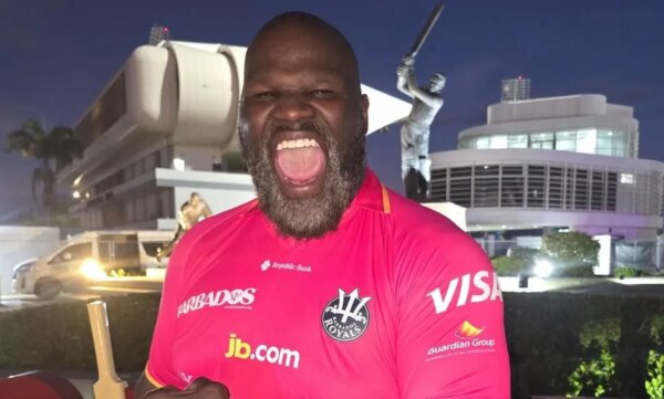 18+ FOTO! Mark Henry diz ao casal da WWE para “arrumar um quarto”