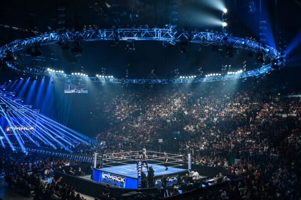 QUEBRANDO: 18 vezes campeão finaliza em um momento extremamente raro no WWE SmackDown