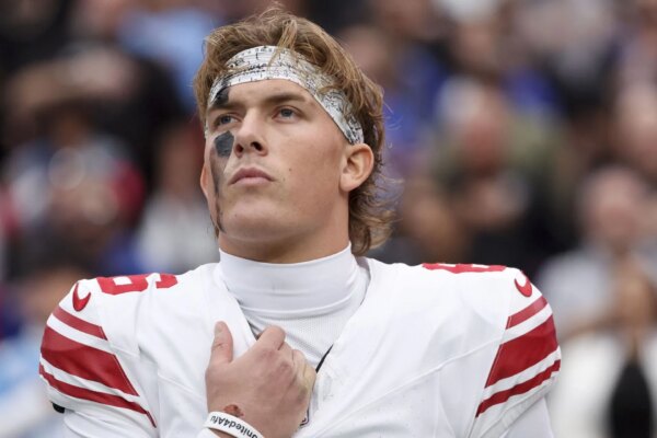“Ele estará em protocolo de concussão”: os fãs da NFL se dividiram sobre a primeira aparição de Jaxson Dart com o novo uniforme do Giants