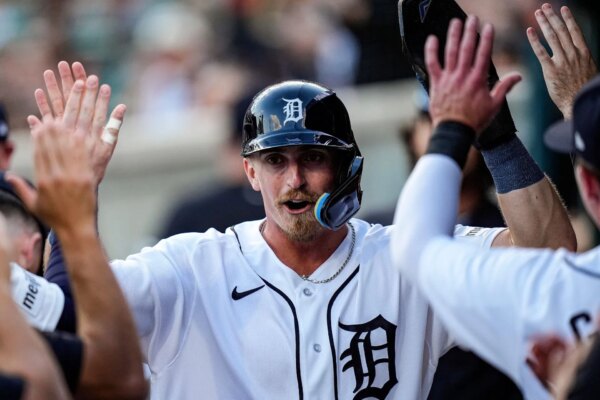 A noiva de Ben Malgeri, Grace O’Connor, reage emocionalmente à estreia do novato do Tigers na MLB após cinco anos de jornada na liga secundária