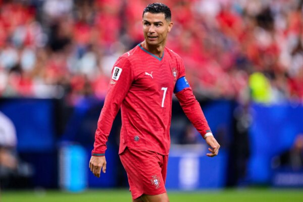 “É triste ver as críticas” – Ex-guarda-redes da Premier League explica como Cristiano Ronaldo pode ajudar Portugal a avançar no Mundial