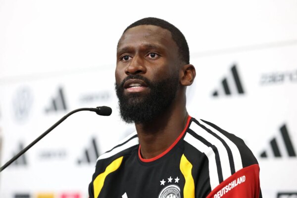 O astro alemão Antonio Rudiger diz que ficaria “absolutamente encantado” se seu companheiro de seleção na Copa do Mundo da FIFA se juntasse a ele no Real Madrid
