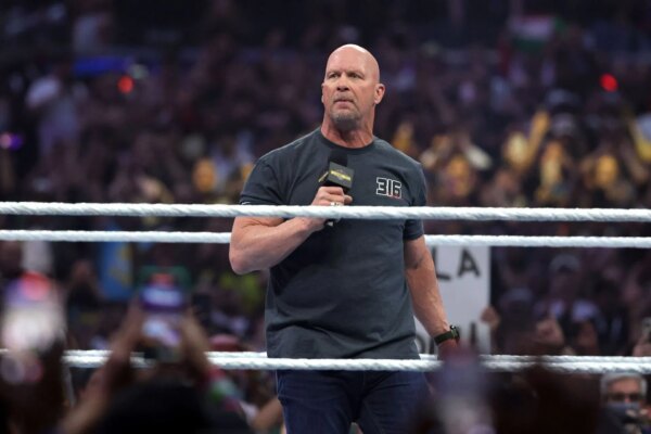 A estrela da WWE deseja Feliz Dia dos Pais ao seu “padrasto” Stone Cold Steve Austin
