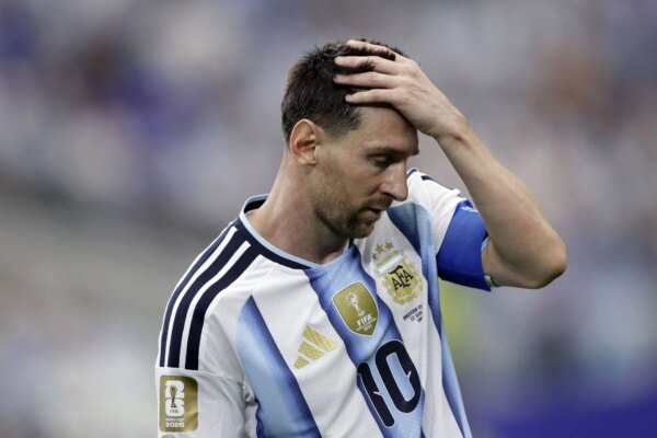 Lionel Messi dá uma reação honesta ao perder um pênalti na vitória recorde da Copa do Mundo da FIFA sobre a Áustria