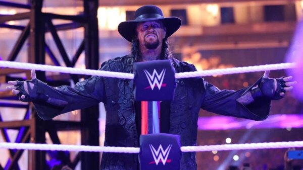 5 vezes campeã feminina torna-se The Undertaker no WWE Live Event