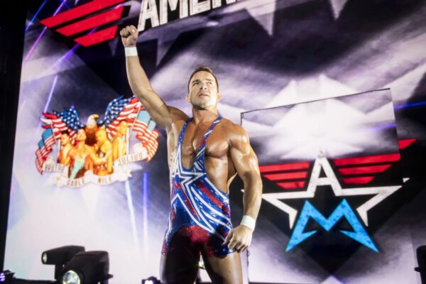 Parabéns ao astro da WWE Chad Gable e sua esposa na vida real