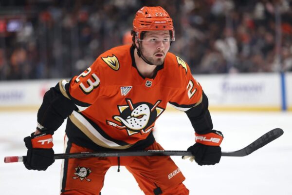 Ducks trocam Mason McTavish por Blues no Draft da NHL