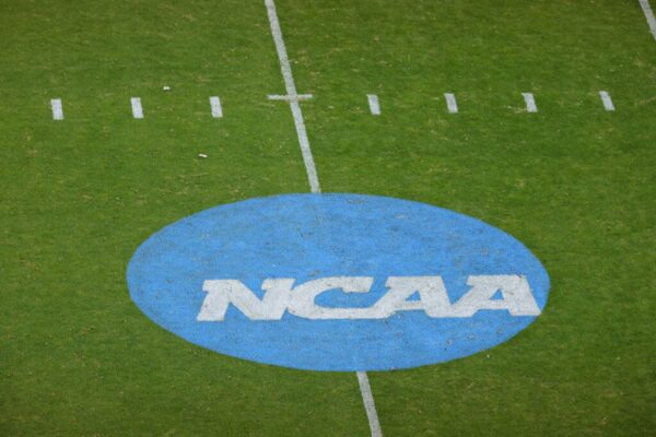 NCAA propõe janela mais curta do portal de transferência de futebol universitário, novo formato de treino de primavera