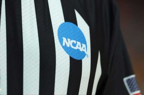 NCAA aprova mudanças nas regras de elegibilidade para combater o aumento de atletas universitários na faixa dos 20 anos
