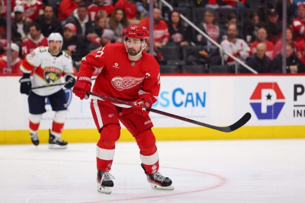 O que a troca de Brady Tkachuk significa para a saga Dylan Larkin dos Red Wings