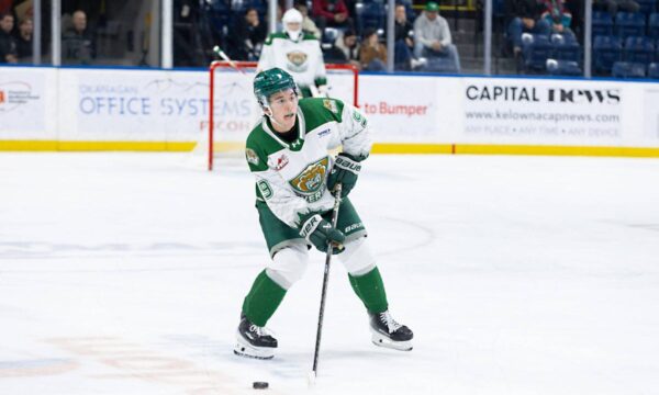 Landon DuPont, principal prospecto do Draft da NHL de 2027, se compromete com Michigan