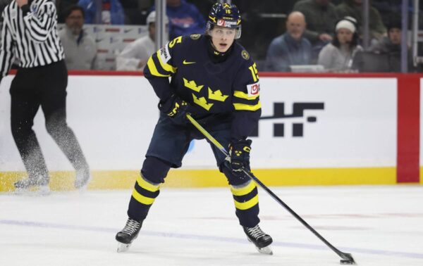 O que os Sharks conseguiriam com Ivar Stenberg em segundo lugar no Draft da NHL