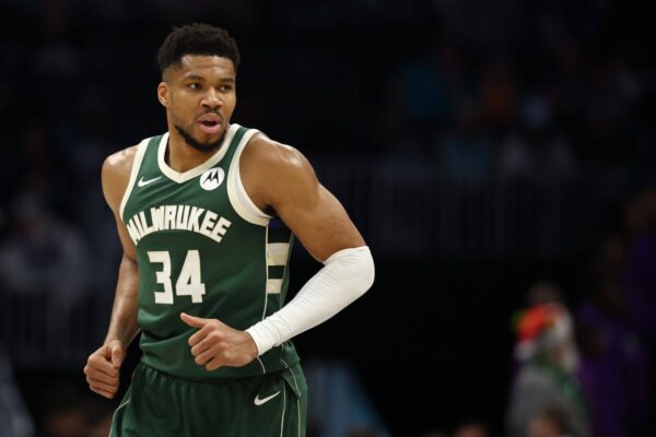 Por dentro da negociação de Giannis: por que o Bucks escolheu o pacote do Heat em vez de Jaylen Brown