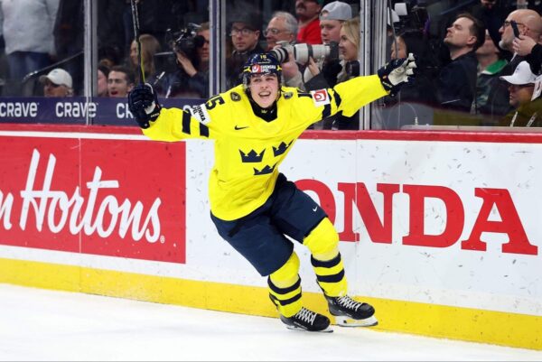San Jose Sharks seleciona Ivar Stenberg com a segunda escolha no Draft da NHL