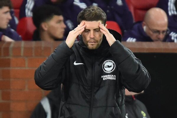 De que trabalho a equipe de Brighton precisa depois de vender Jan Paul van Hecke?