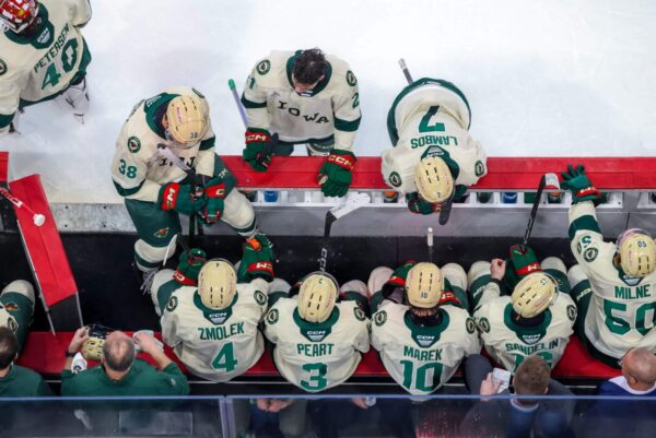 Como o draft do Wild após a primeira rodada se compara a outros times da NHL