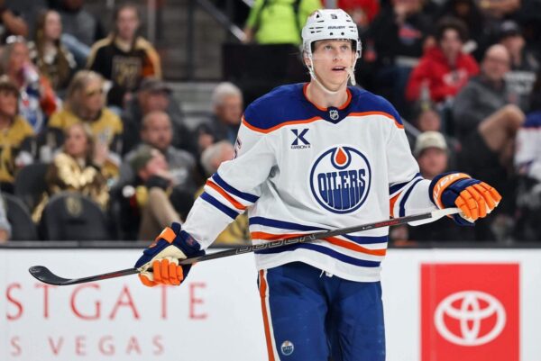 Oilers assinam com Connor Murphy uma extensão de contrato de 5 anos