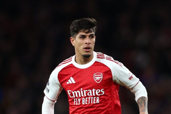 Piero Hincapie se junta ao Arsenal em contrato permanente após período de empréstimo