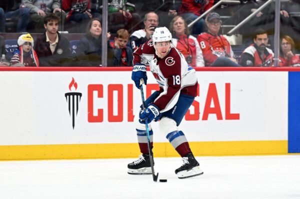 Avalanche trocou Jack Drury para Predators em acordo envolvendo 4 jogadores, 1 escolha