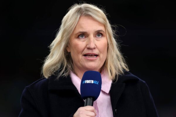 Emma Hayes se tornou a comentarista imperdível desta Copa do Mundo